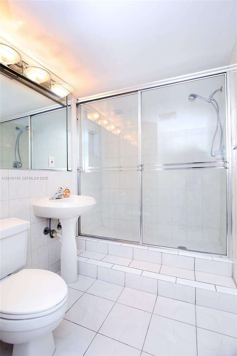 Club Atlantis at 2555 Collins Ave, Miami Beach, FL 33140 - For Rent photo 11