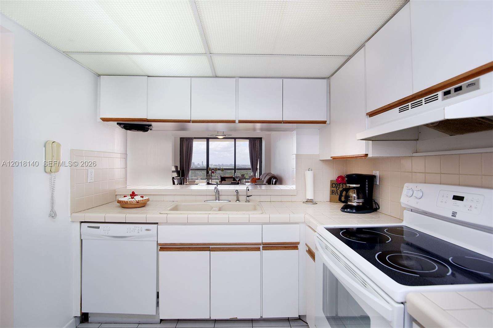 Club Atlantis at 2555 Collins Ave, Miami Beach, FL 33140 - For Rent photo 6