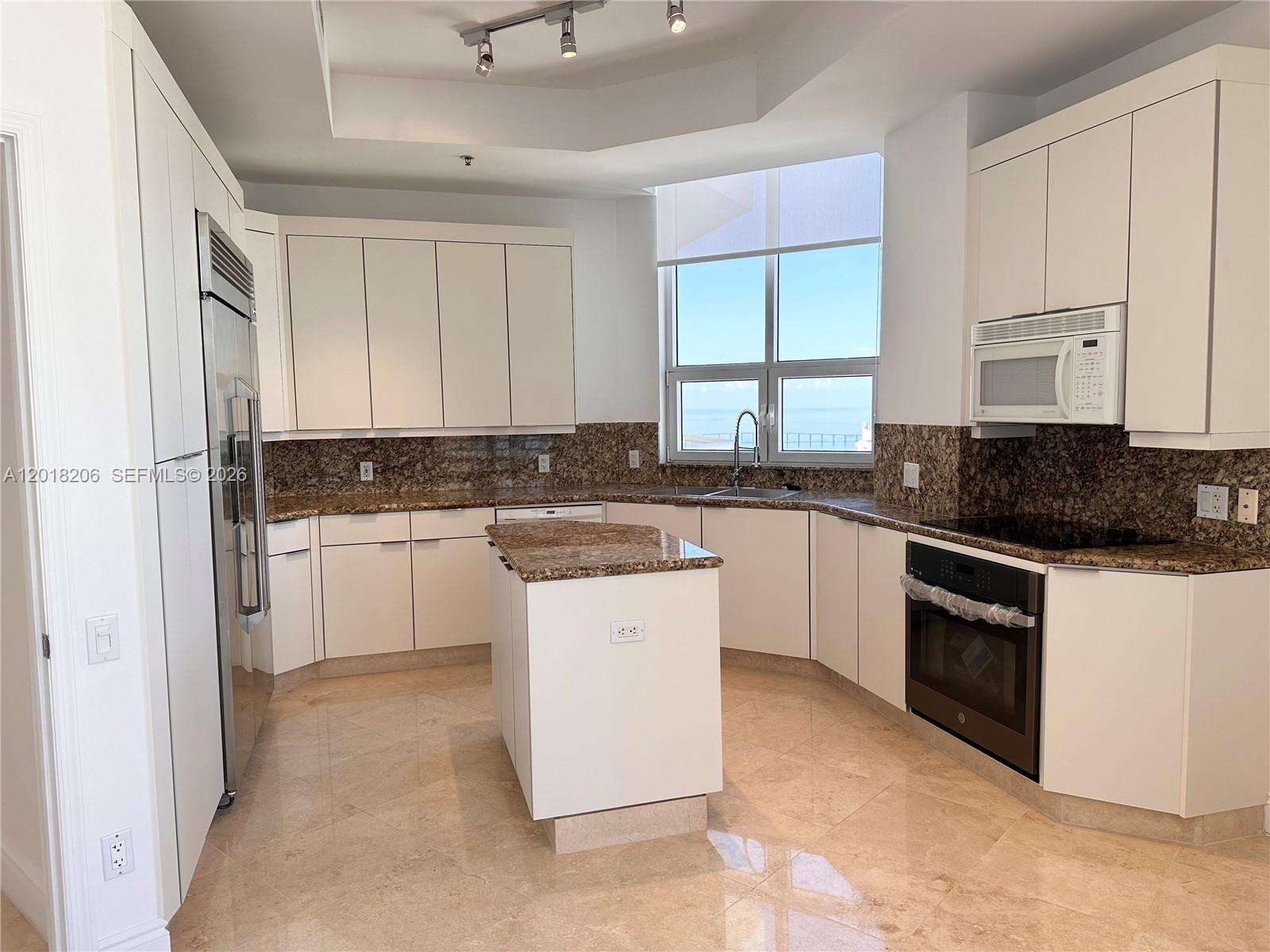 Two Tequesta Point at 808 Brickell Key Dr, Miami, FL 33131 - For Rent photo 16
