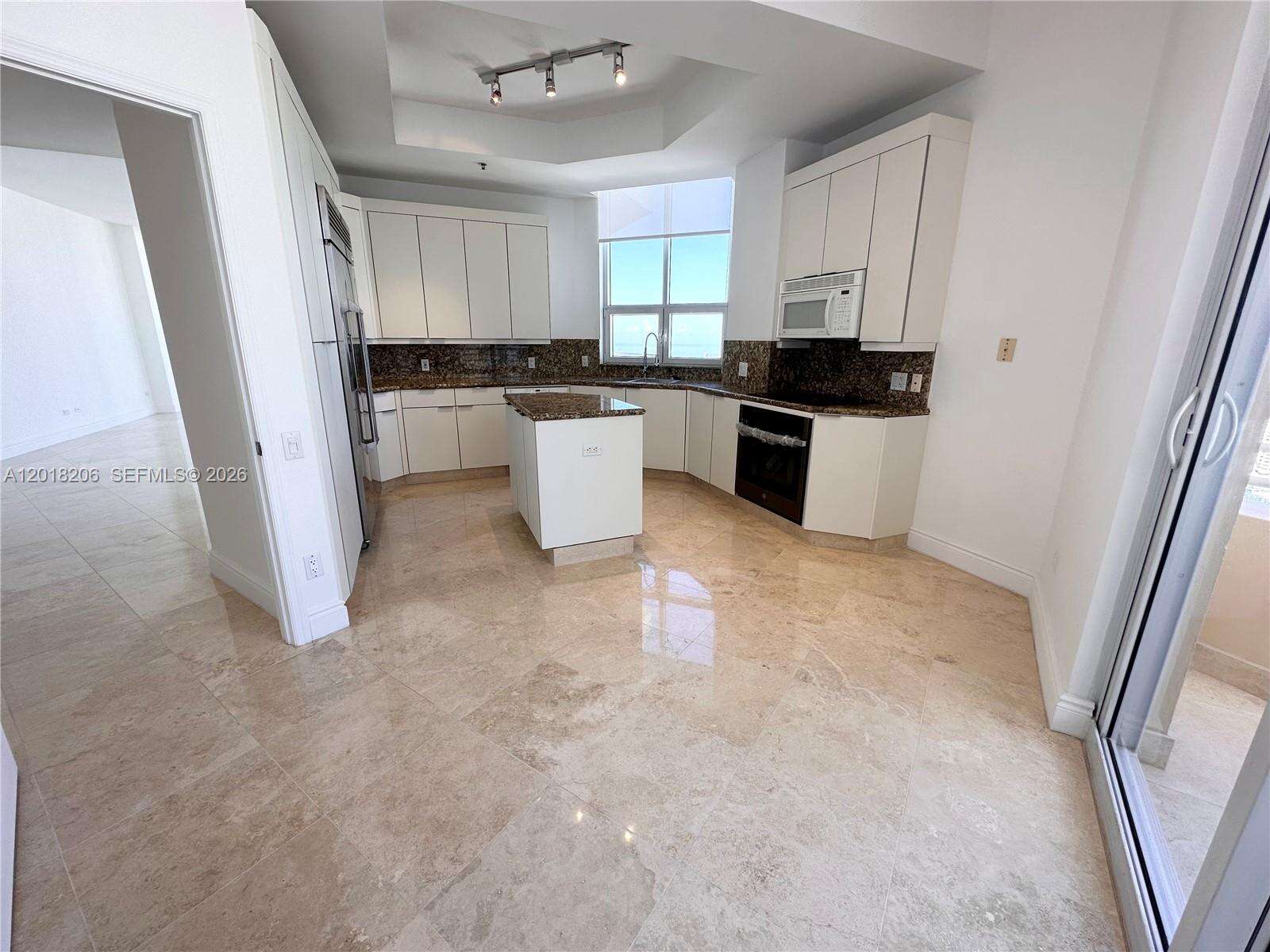 Two Tequesta Point at 808 Brickell Key Dr, Miami, FL 33131 - For Rent photo 18