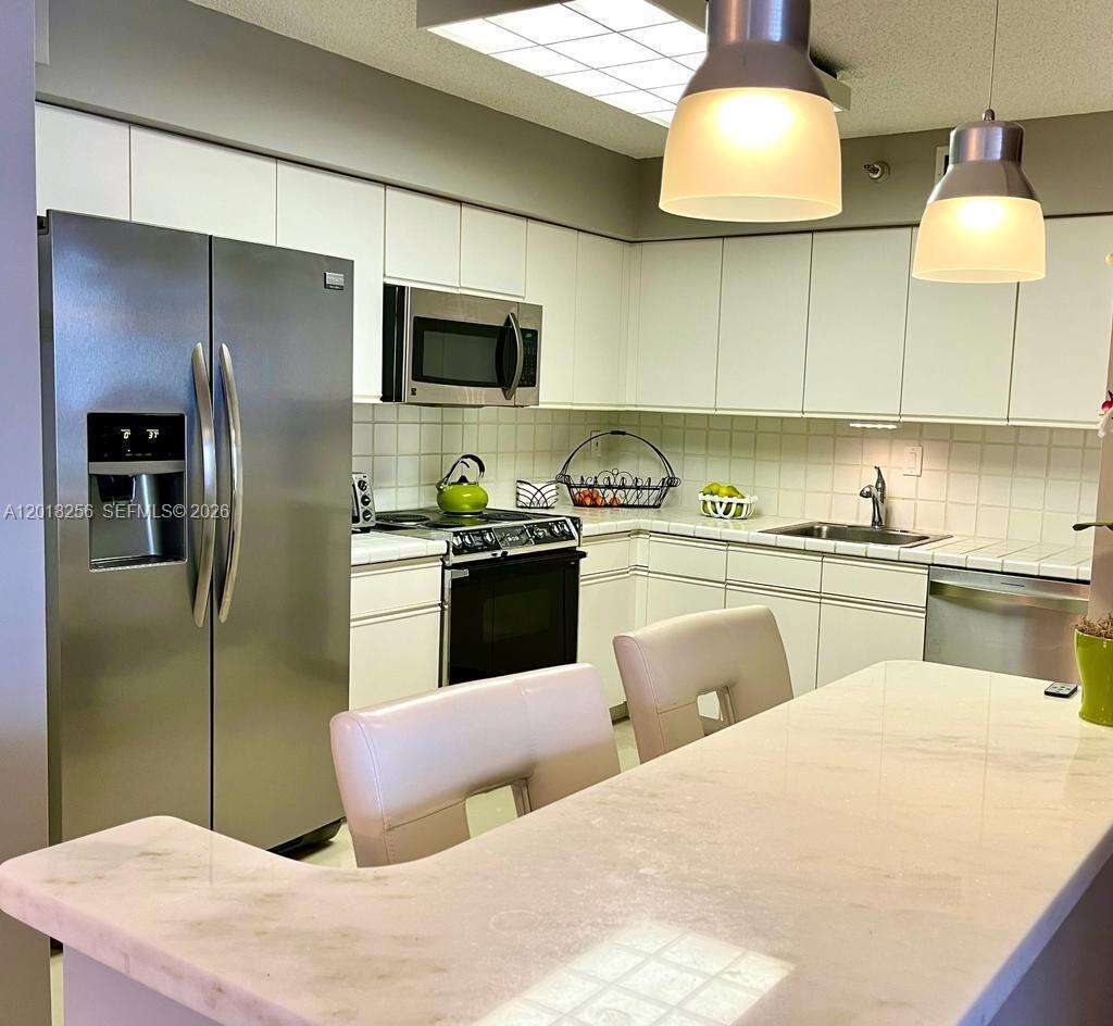 Mystic Pointe Tower 500 at 3530 Mystic Pointe Dr, Aventura, FL 33180 - For Rent photo 6