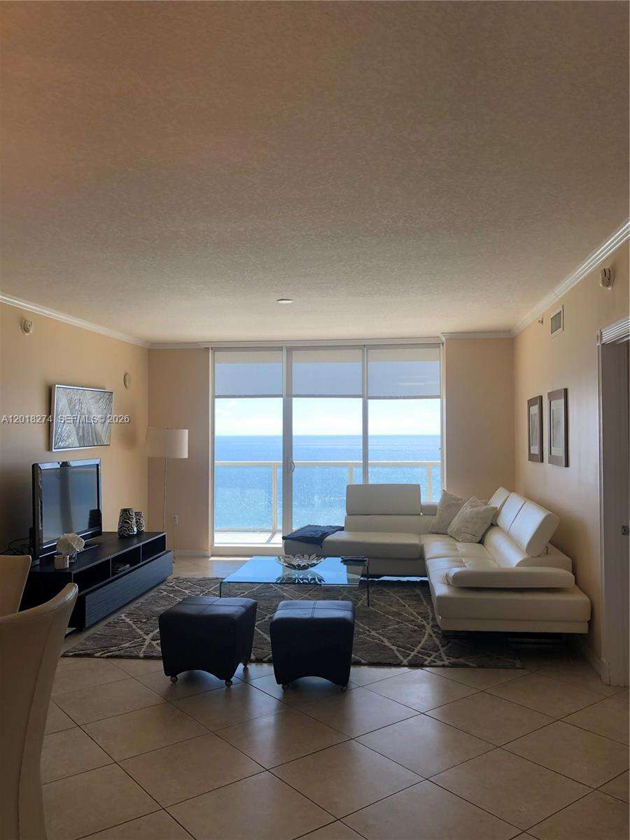 La Perla at 16699 Collins Ave, Sunny Isles Beach, FL 33160 - For Rent photo 7