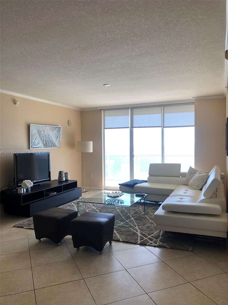 La Perla at 16699 Collins Ave, Sunny Isles Beach, FL 33160 - For Rent photo 8