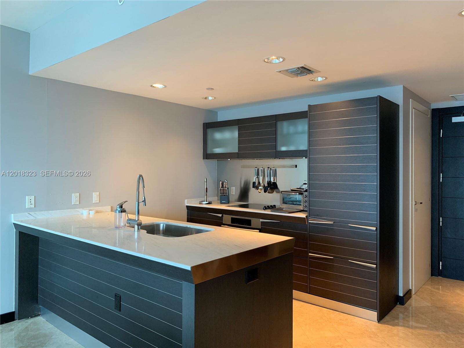 Epic Residences at 200 Biscayne Blvd Way, Miami, FL 33131 - For Rent photo 2