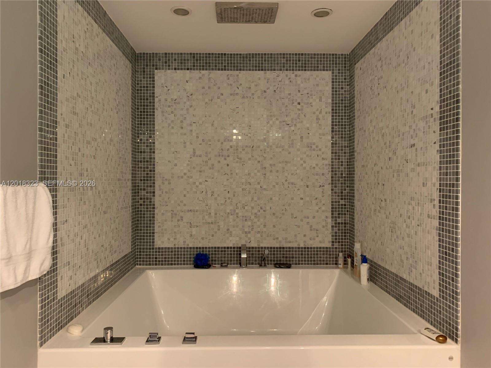 Epic Residences at 200 Biscayne Blvd Way, Miami, FL 33131 - For Rent photo 11
