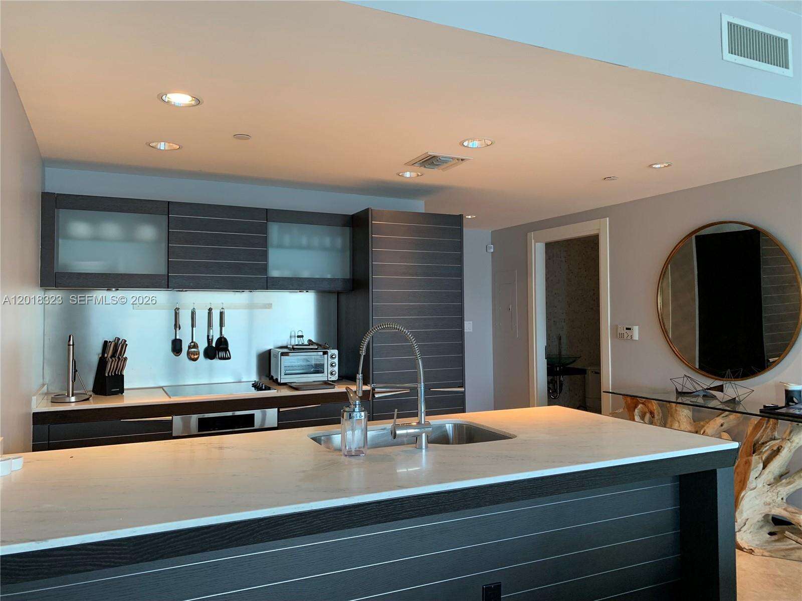 Epic Residences at 200 Biscayne Blvd Way, Miami, FL 33131 - For Rent photo 3