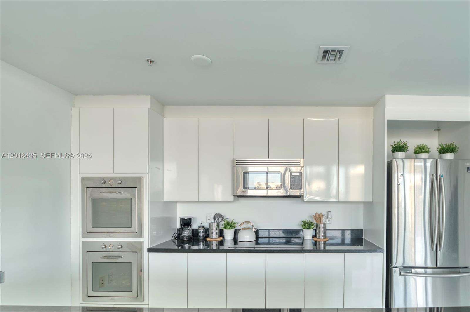 Mint at 92 3 St, Miami, FL 33130 - For Rent photo 2