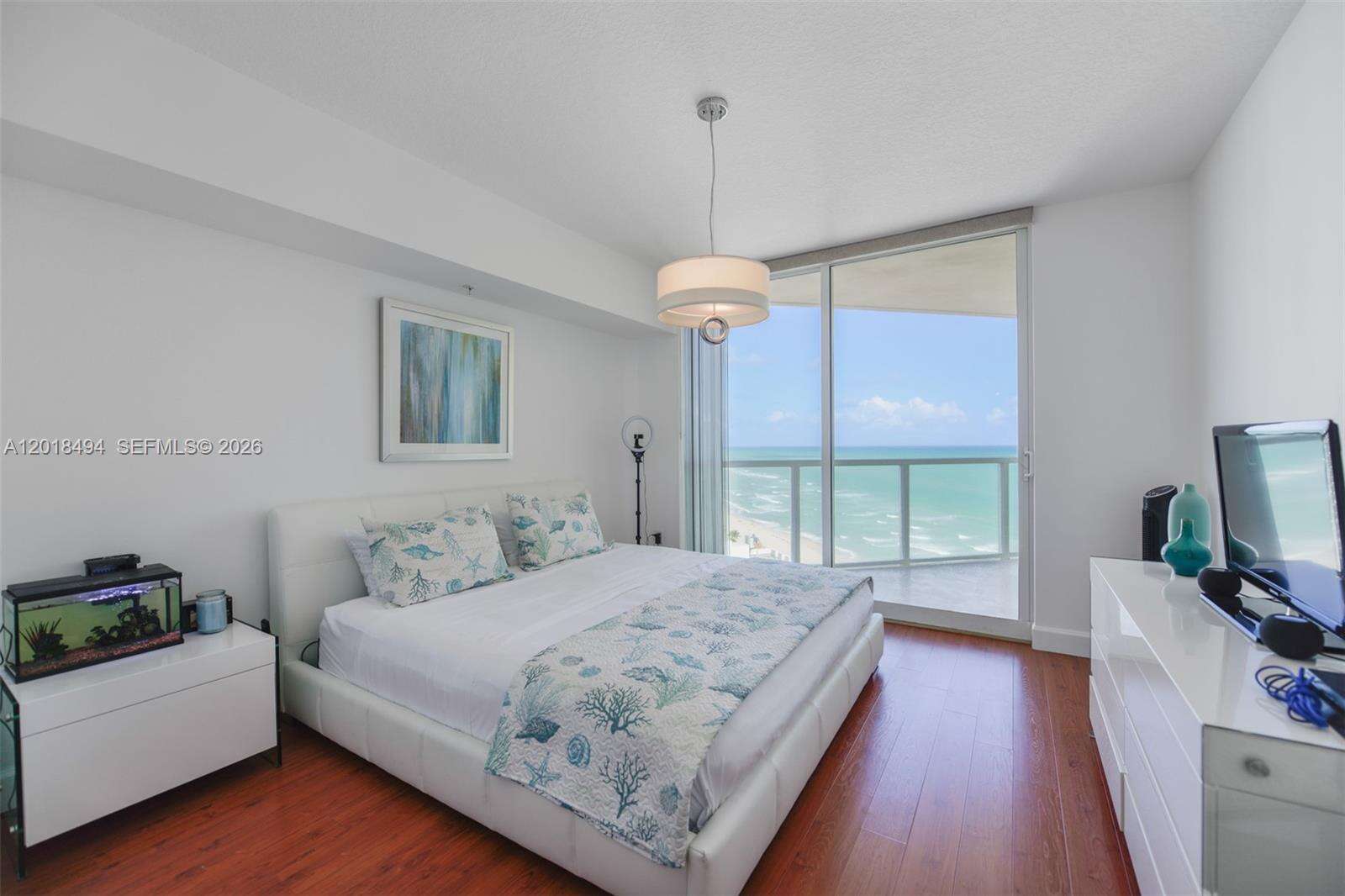 La Perla at 16699 Collins Ave, Sunny Isles Beach, FL 33160 - For Rent photo 13