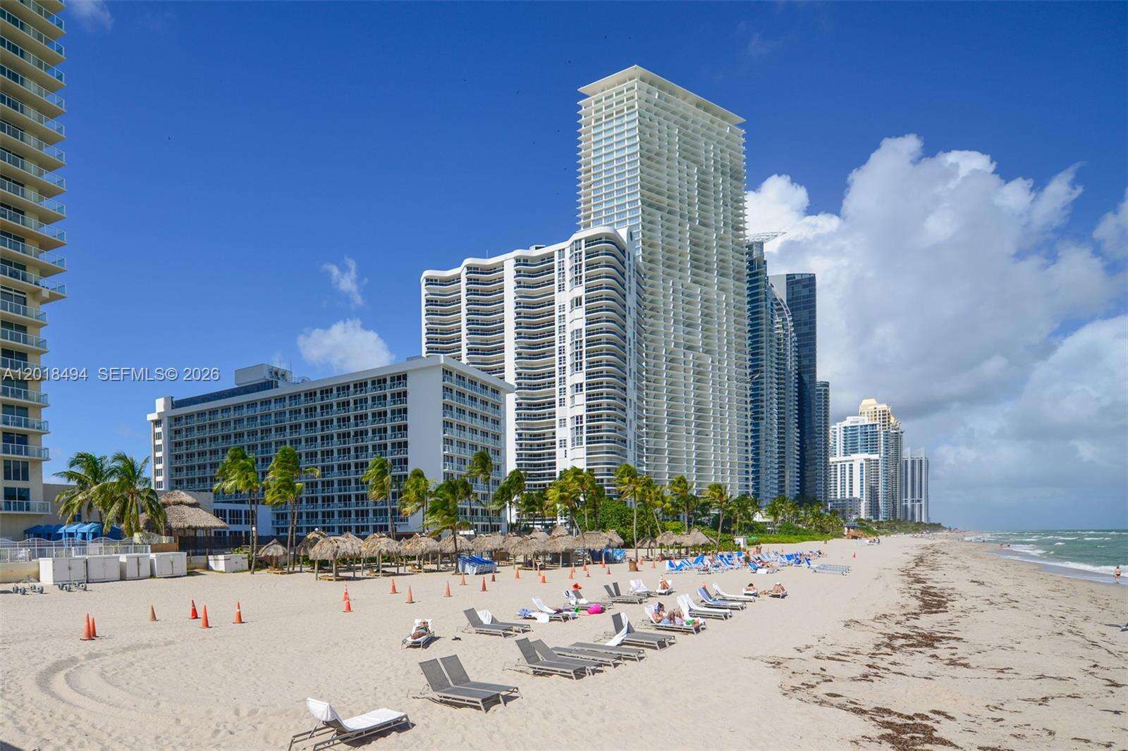 La Perla at 16699 Collins Ave, Sunny Isles Beach, FL 33160 - For Rent photo 28