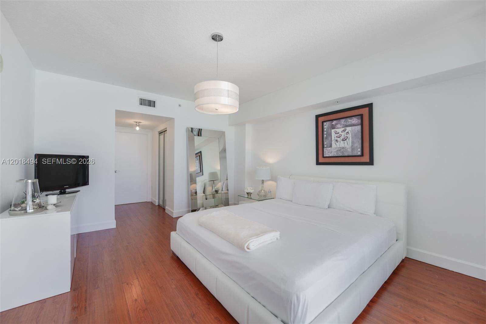 La Perla at 16699 Collins Ave, Sunny Isles Beach, FL 33160 - For Rent photo 9
