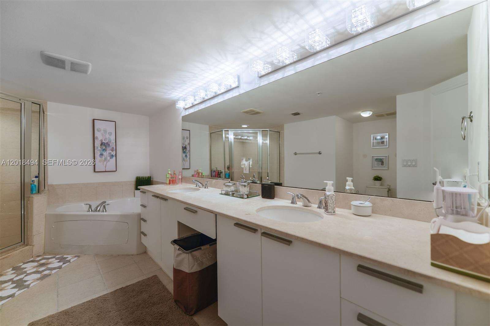 La Perla at 16699 Collins Ave, Sunny Isles Beach, FL 33160 - For Rent photo 10