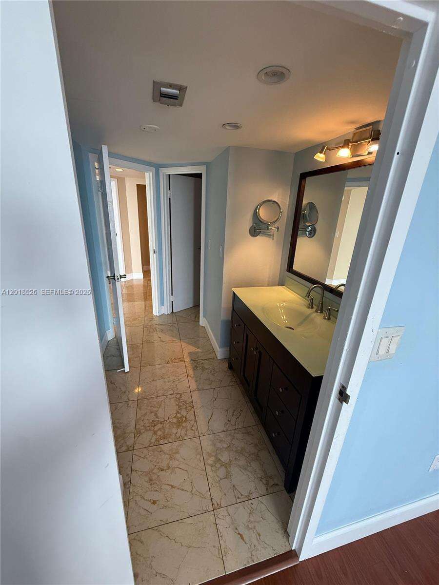 Brickell Bay Club at 2333 Brickell Ave, Miami, FL 33129 - For Rent photo 44