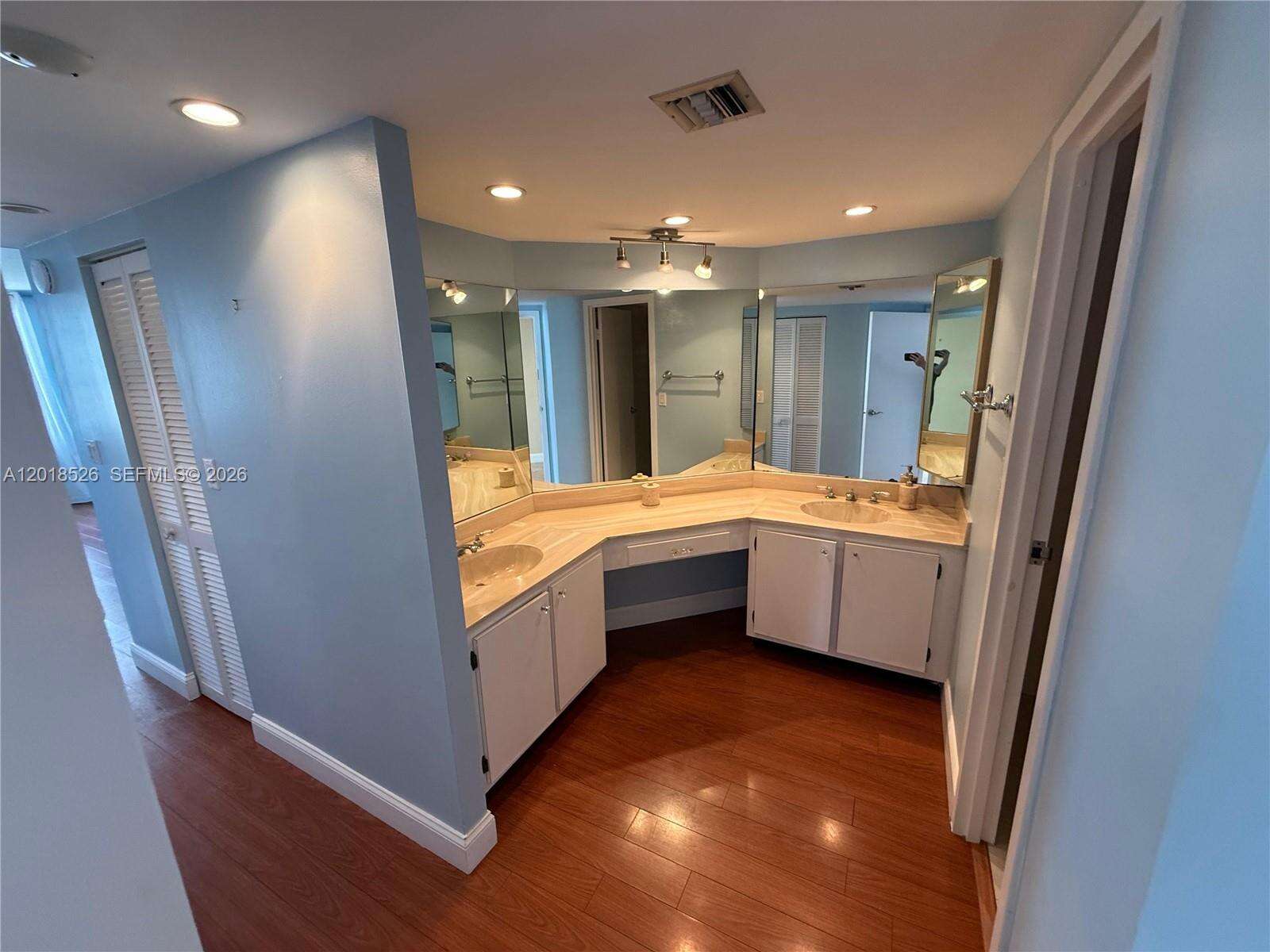 Brickell Bay Club at 2333 Brickell Ave, Miami, FL 33129 - For Rent photo 64