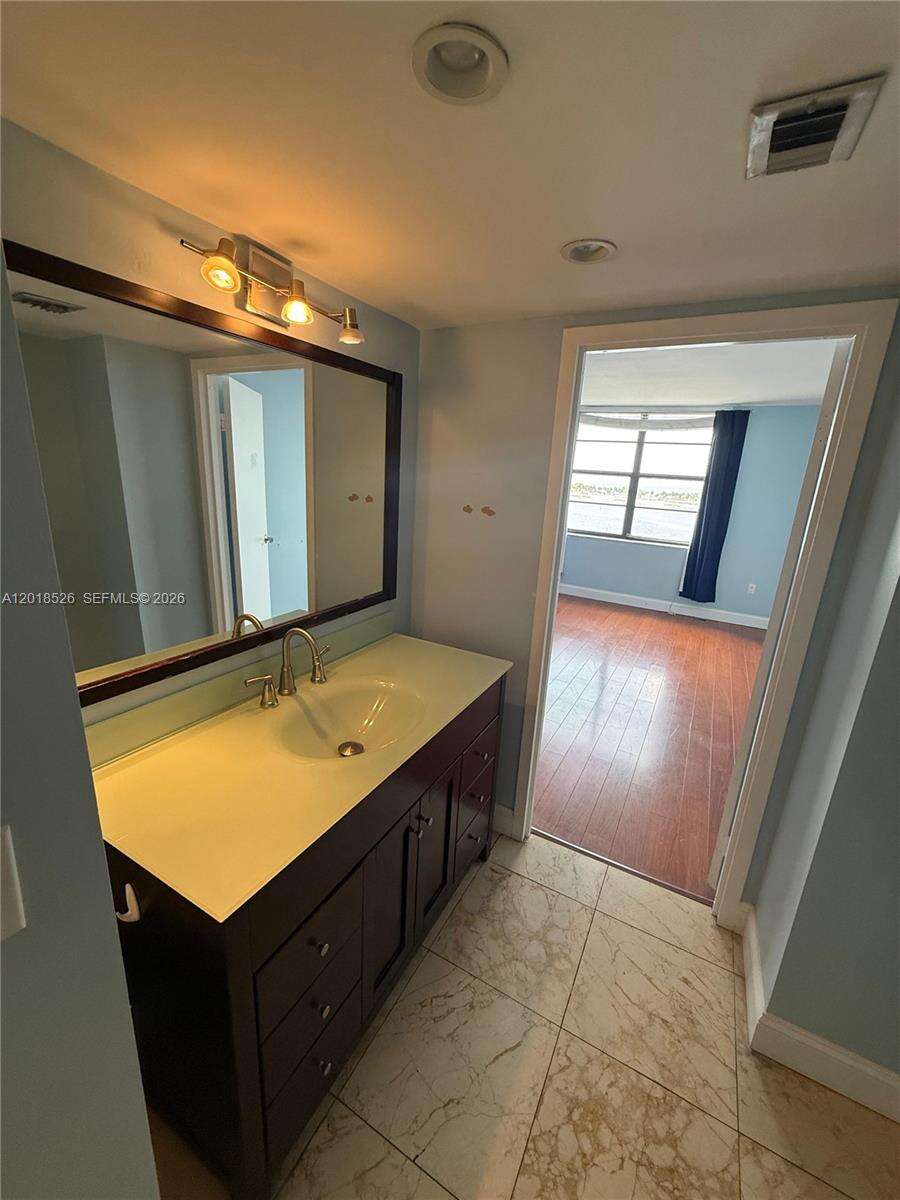 Brickell Bay Club at 2333 Brickell Ave, Miami, FL 33129 - For Rent photo 70