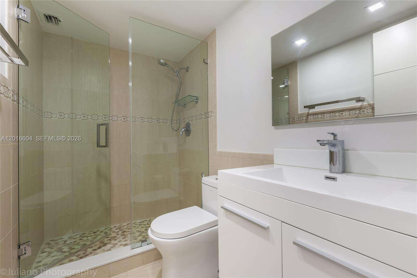Oceanside Plaza at 5555 Collins Ave, Miami Beach, FL 33140 - For Rent photo 18