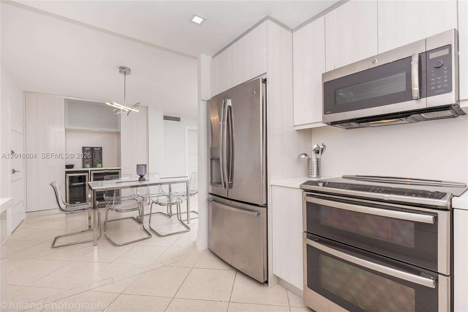 Oceanside Plaza at 5555 Collins Ave, Miami Beach, FL 33140 - For Rent photo 3