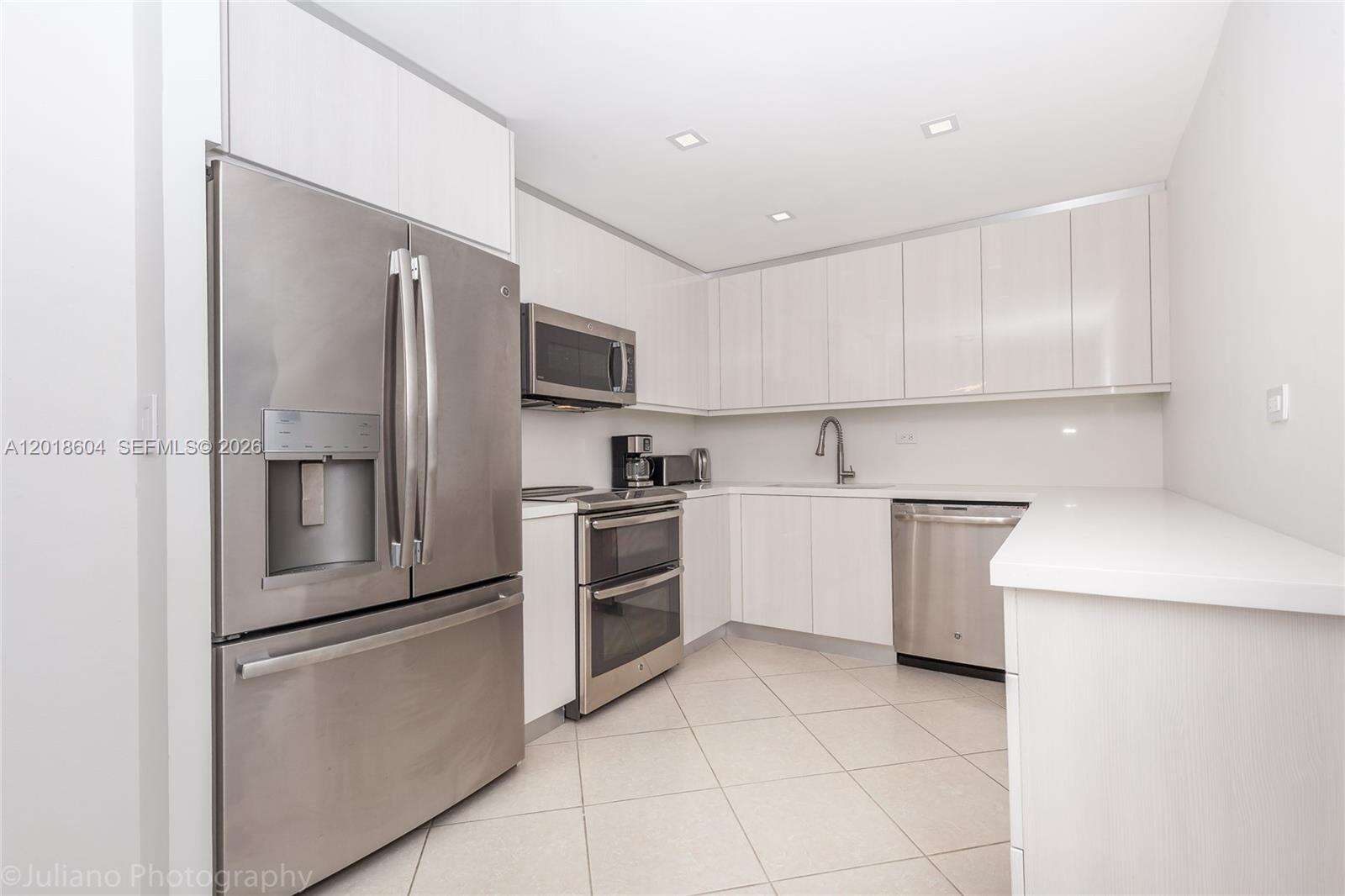 Oceanside Plaza at 5555 Collins Ave, Miami Beach, FL 33140 - For Rent photo 6