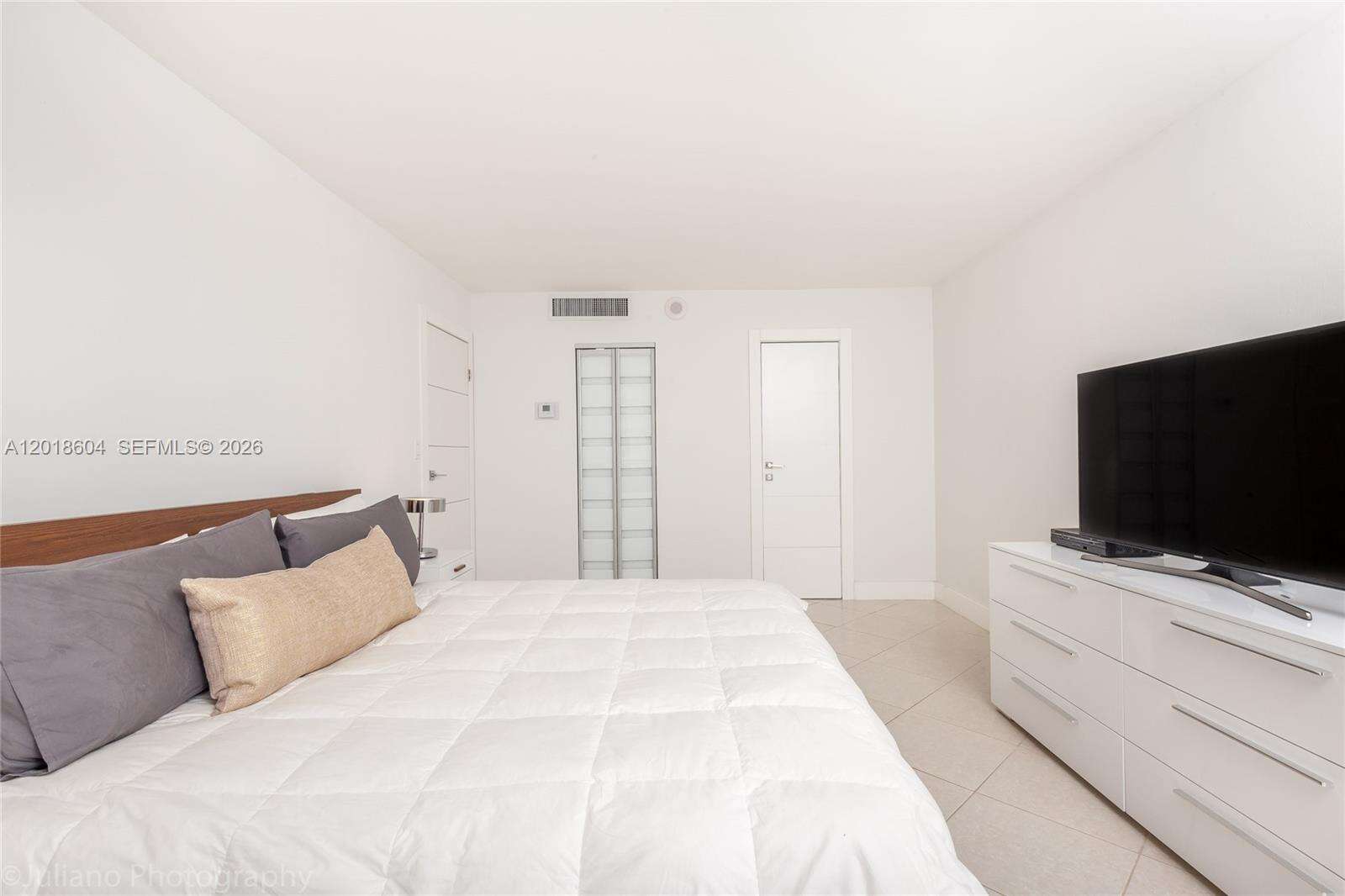 Oceanside Plaza at 5555 Collins Ave, Miami Beach, FL 33140 - For Rent photo 8