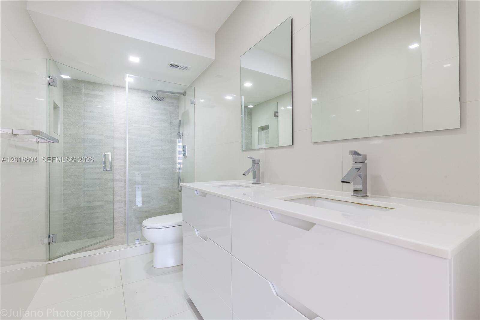 Oceanside Plaza at 5555 Collins Ave, Miami Beach, FL 33140 - For Rent photo 9