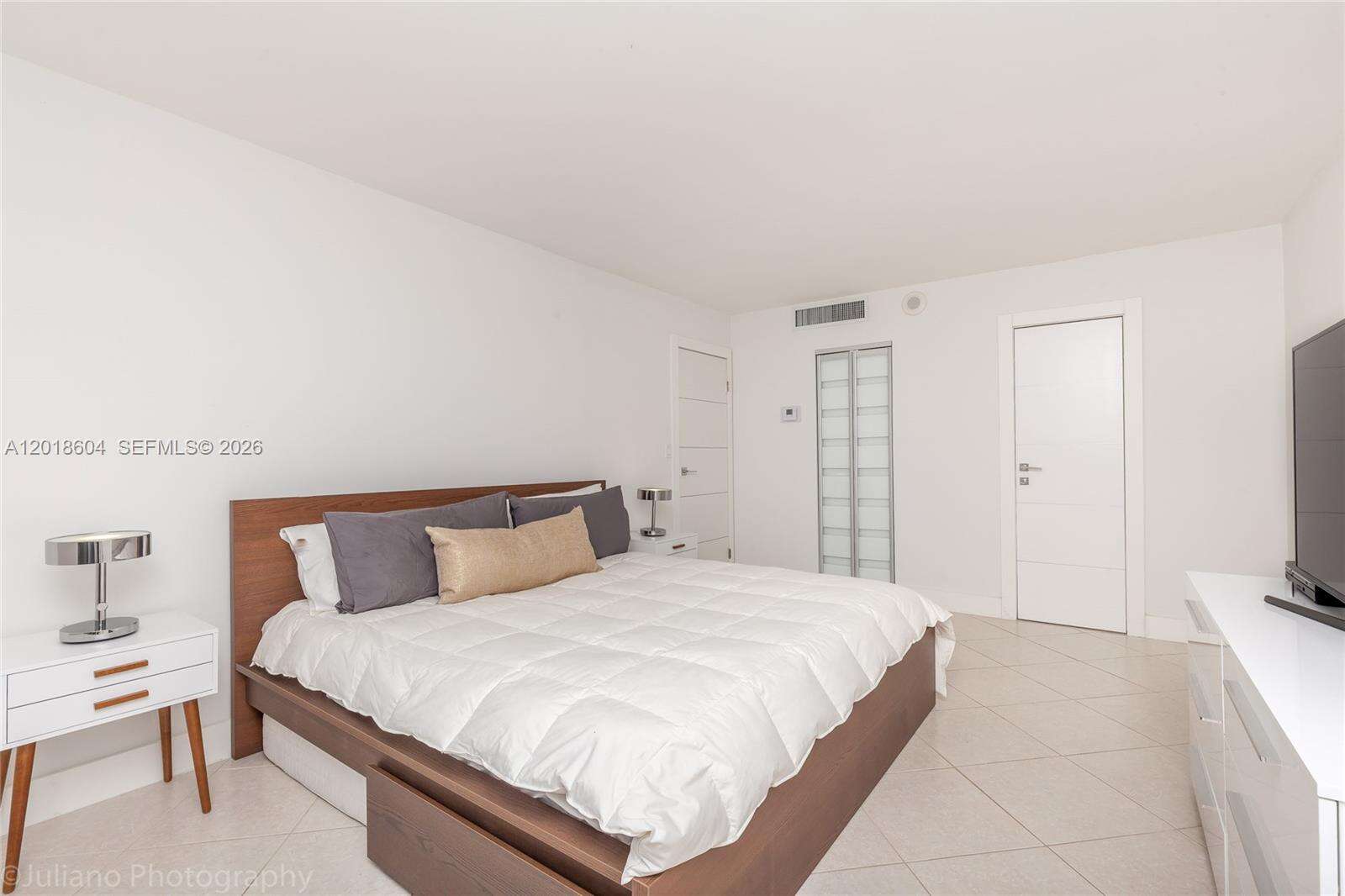 Oceanside Plaza at 5555 Collins Ave, Miami Beach, FL 33140 - For Rent photo 10