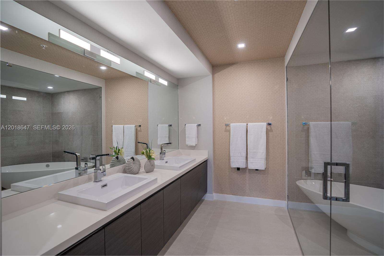 Parque Towers at 330 Sunny Isles Blvd, Sunny Isles Beach, FL 33160 - For Rent photo 19