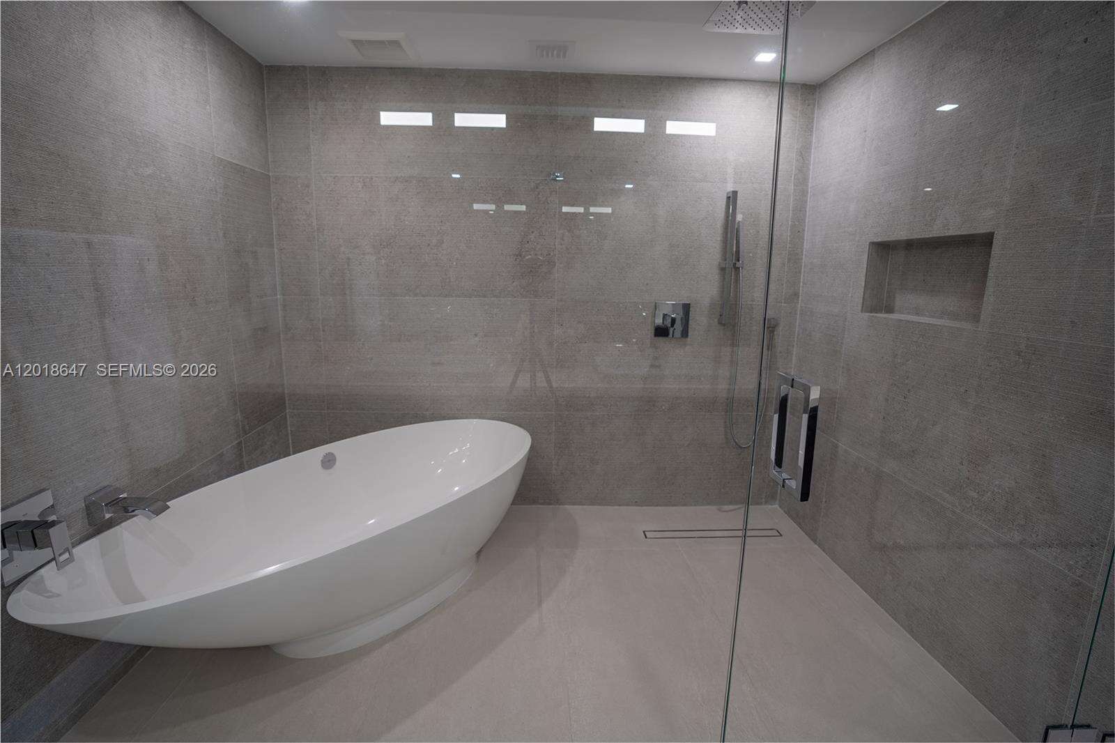 Parque Towers at 330 Sunny Isles Blvd, Sunny Isles Beach, FL 33160 - For Rent photo 21