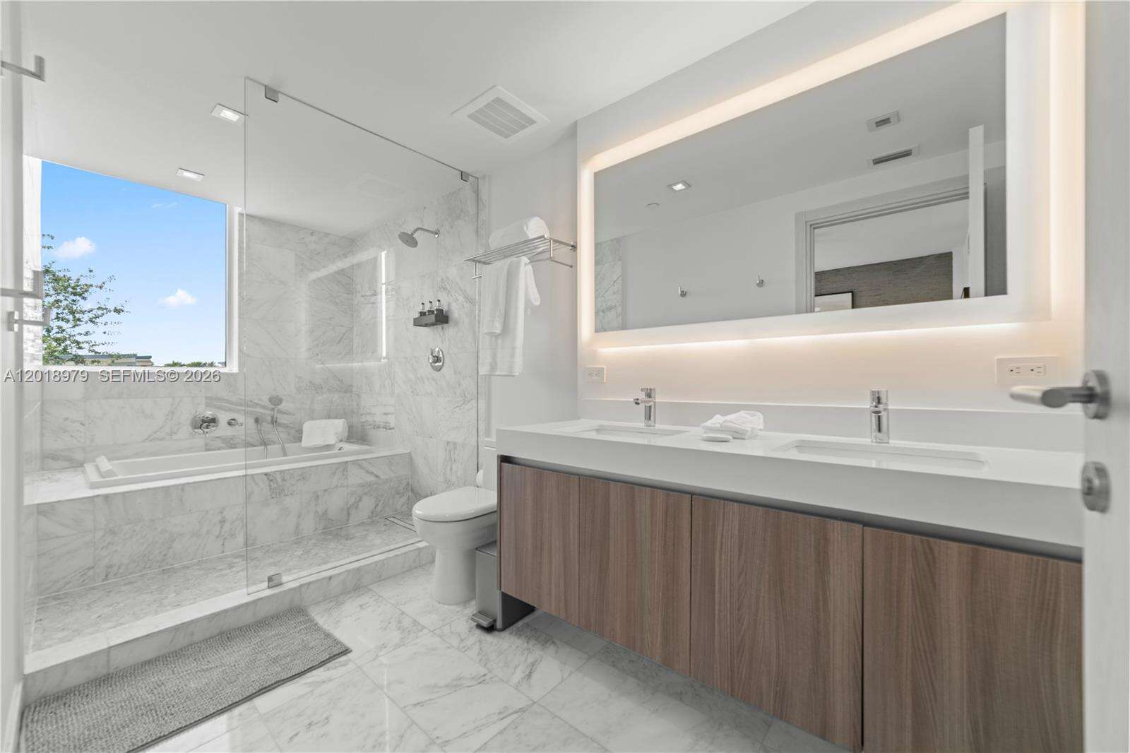 Tiffany House at 401 Birch Rd, Fort Lauderdale, FL 33304 - For Rent photo 12