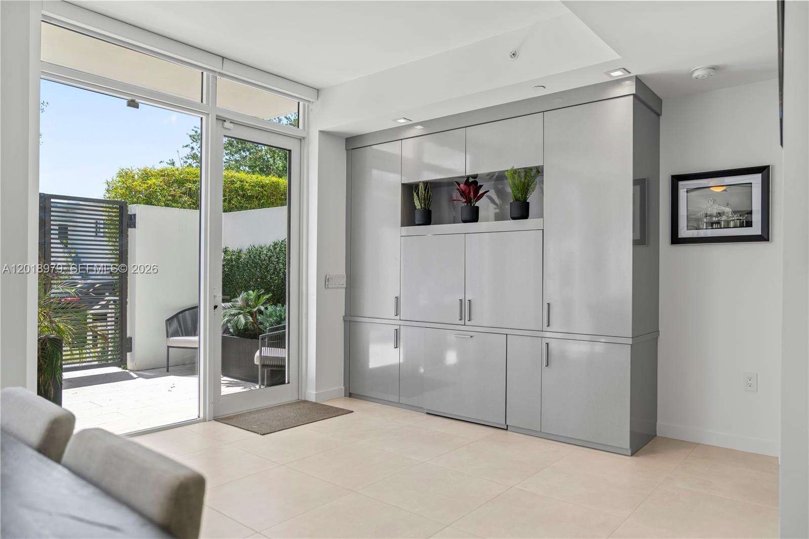 Tiffany House at 401 Birch Rd, Fort Lauderdale, FL 33304 - For Rent photo 3