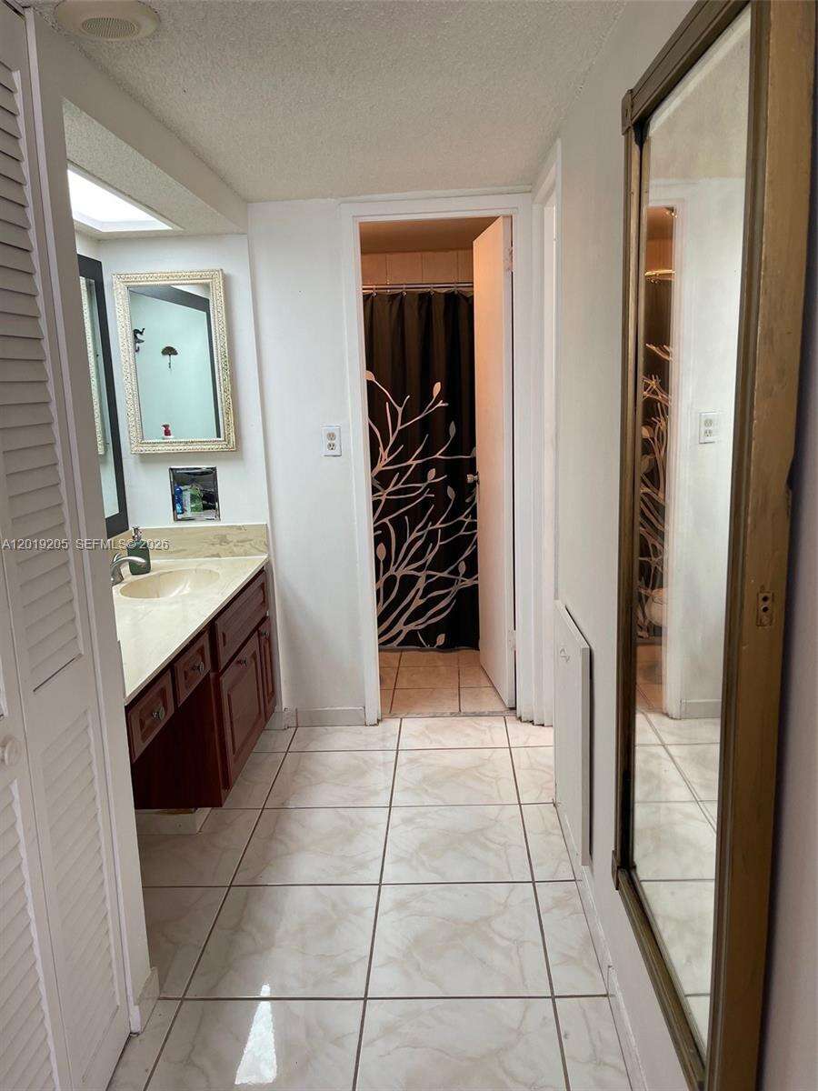 Arlen Beach at 5701 Collins Ave, Miami Beach, FL 33140 - For Rent photo 11
