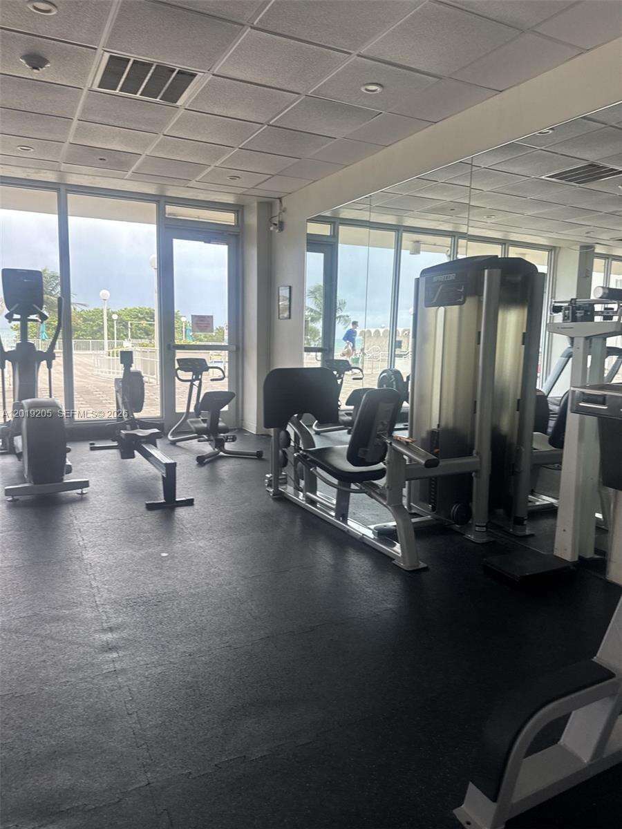 Arlen Beach at 5701 Collins Ave, Miami Beach, FL 33140 - For Rent photo 19
