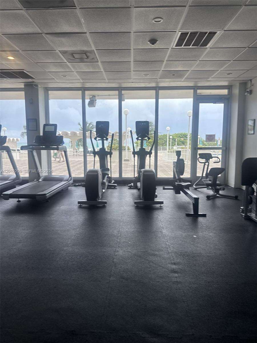 Arlen Beach at 5701 Collins Ave, Miami Beach, FL 33140 - For Rent photo 20