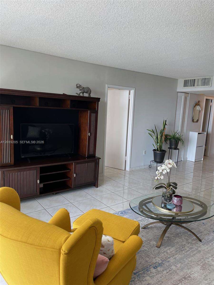 Arlen Beach at 5701 Collins Ave, Miami Beach, FL 33140 - For Rent photo 3
