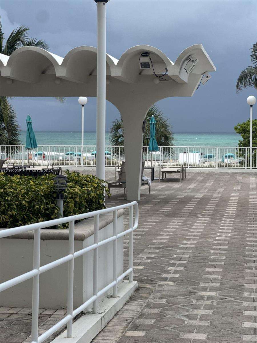 Arlen Beach at 5701 Collins Ave, Miami Beach, FL 33140 - For Rent photo 25