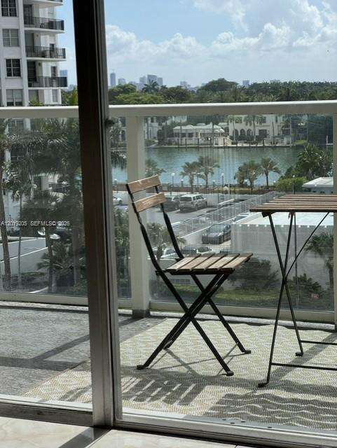 Arlen Beach at 5701 Collins Ave, Miami Beach, FL 33140 - For Rent photo 5