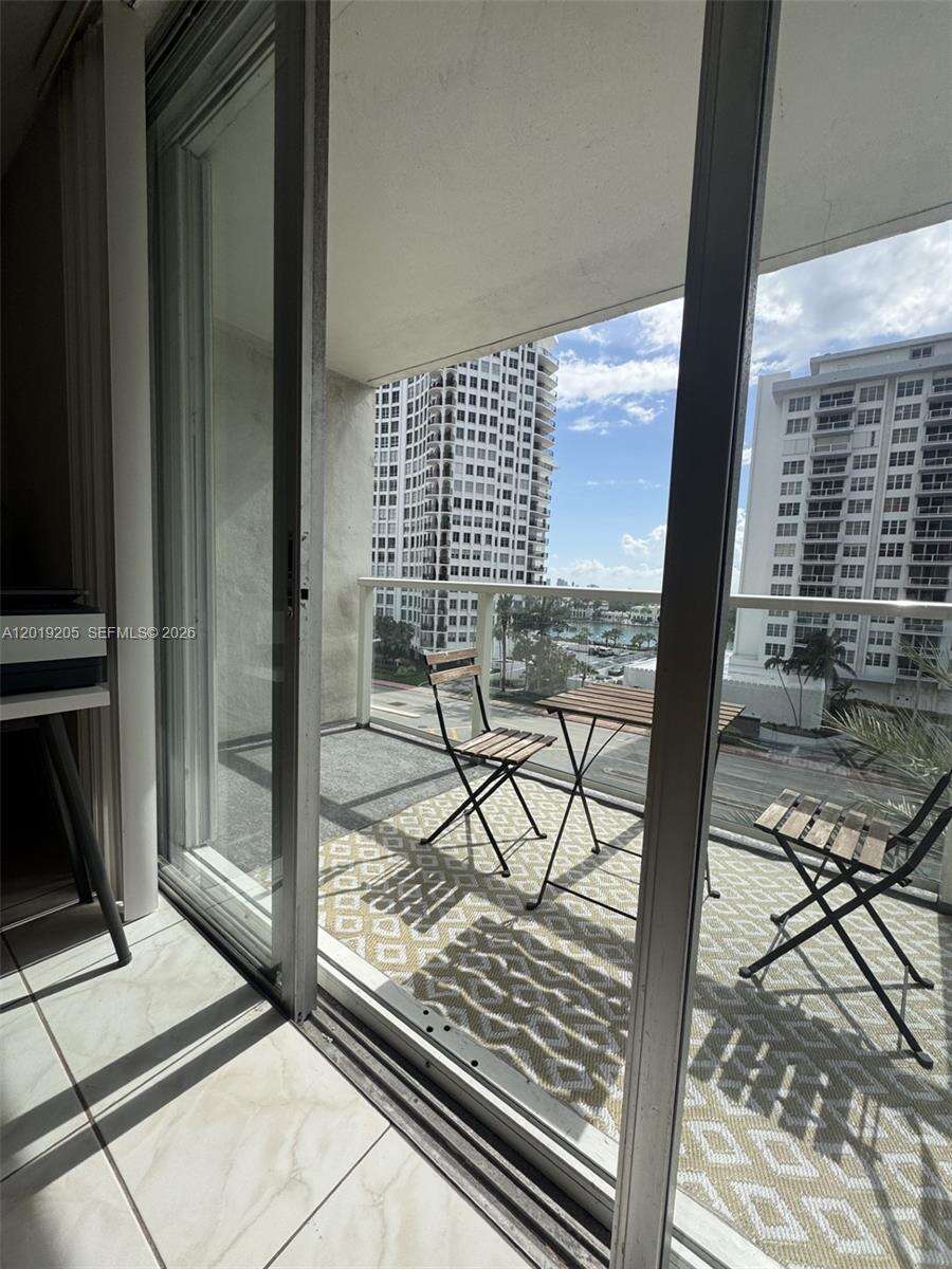Arlen Beach at 5701 Collins Ave, Miami Beach, FL 33140 - For Rent photo 6