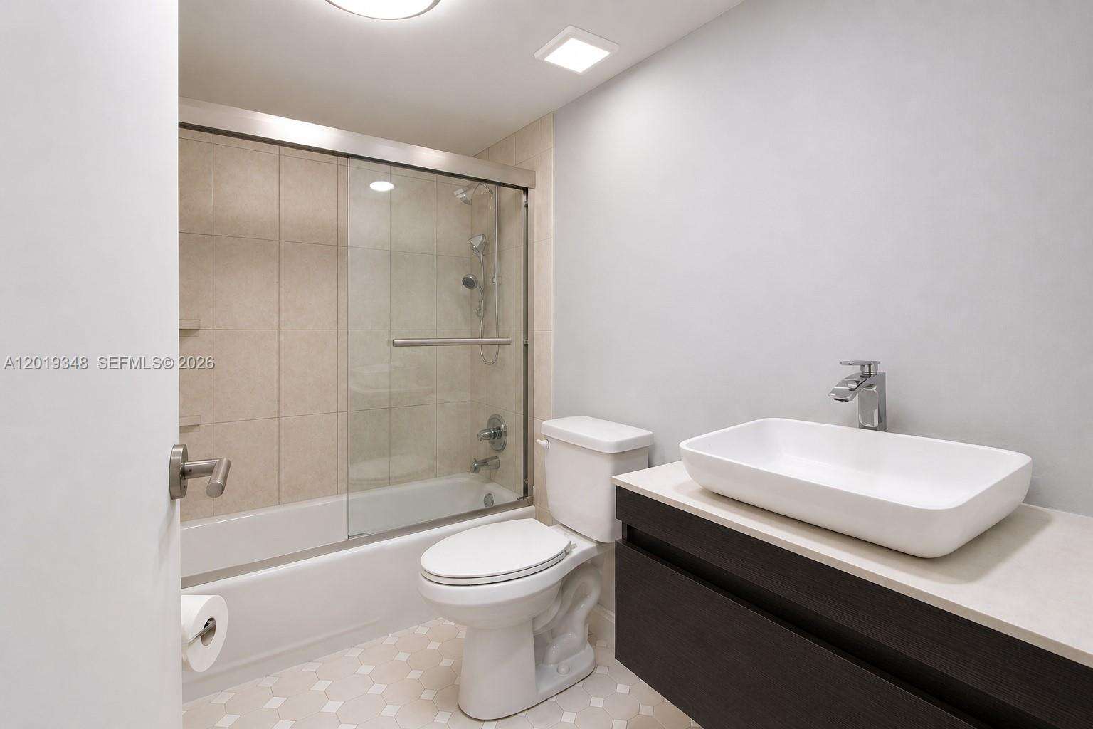 Brickell Key 1 at 520 Brickell Key Dr, Miami, FL 33131 - For Rent photo 17