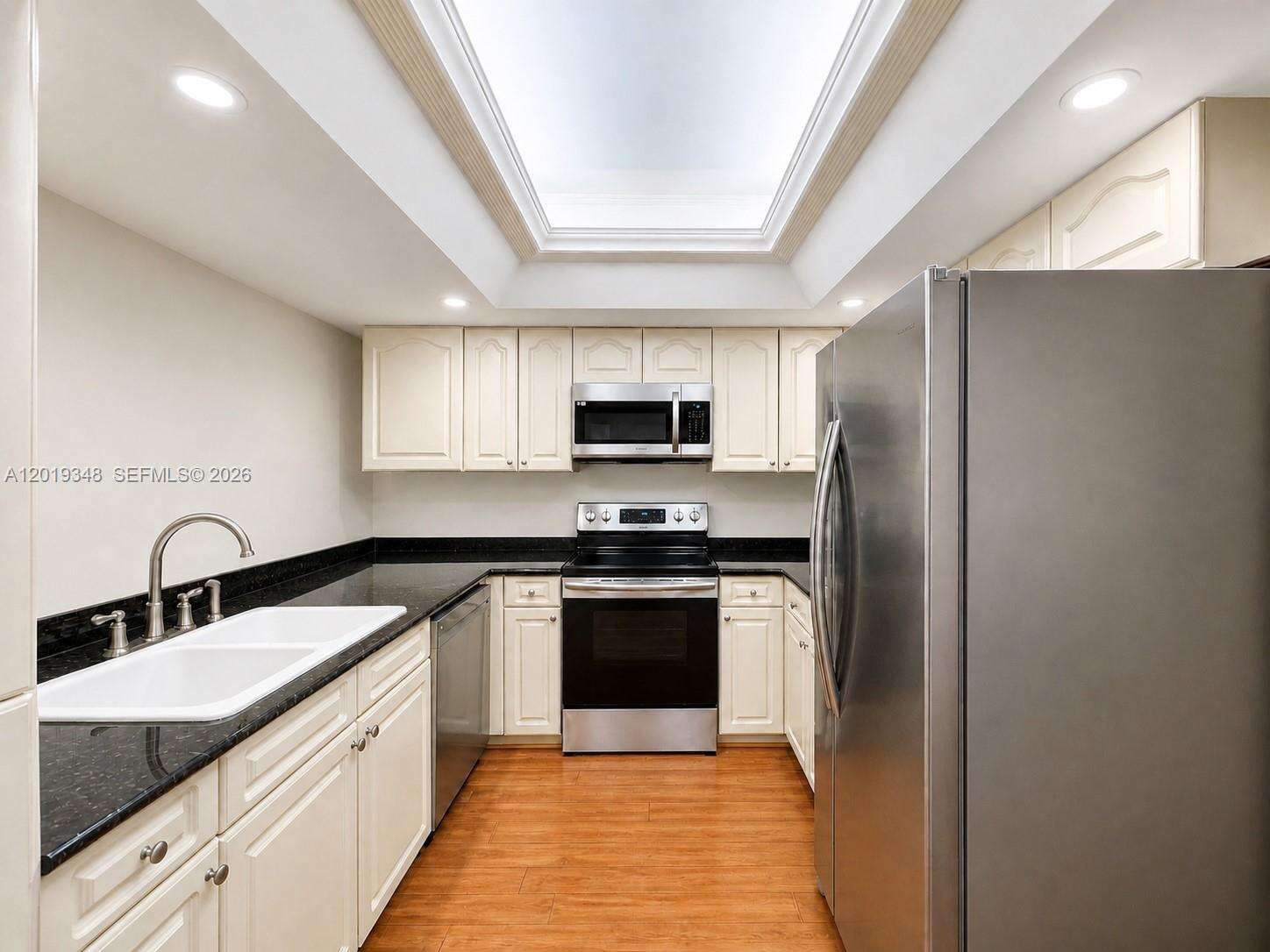 Brickell Key 1 at 520 Brickell Key Dr, Miami, FL 33131 - For Rent photo 6