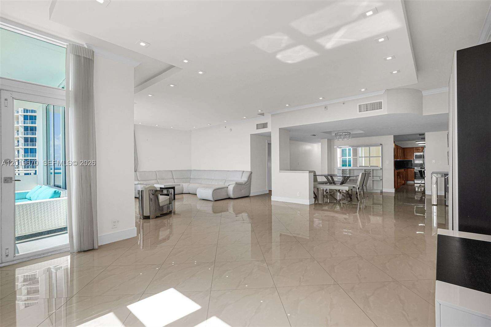 The Residences at 3001 Ocean Dr, Hollywood, FL 33019 - For Rent photo 3