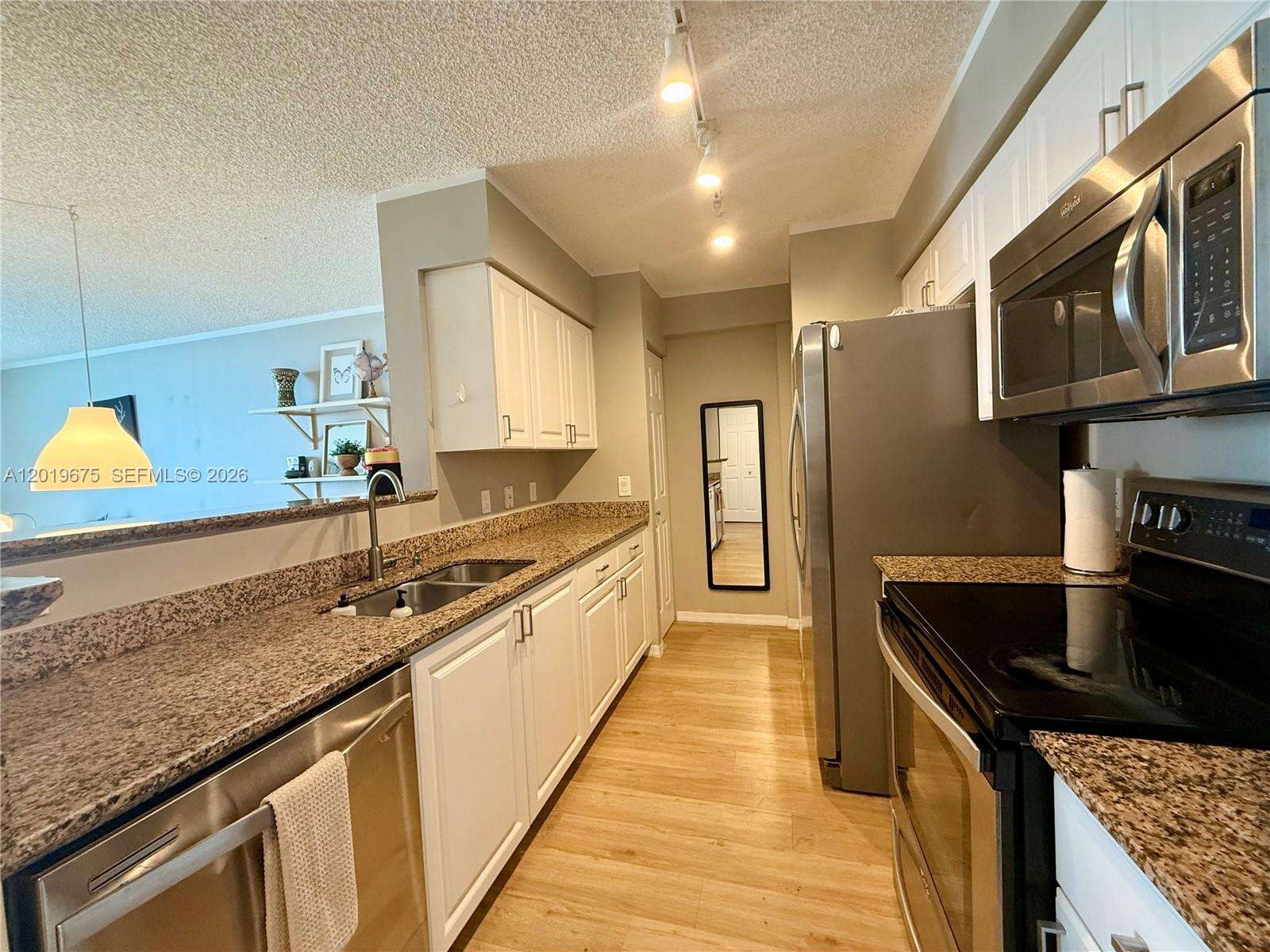 The Mark On Brickell at 1155 Brickell Bay Dr, Miami, FL 33131 - For Rent photo 14