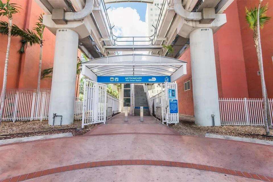 The Loft 2 at 133 2, Miami, FL 33132 - For Rent photo 17