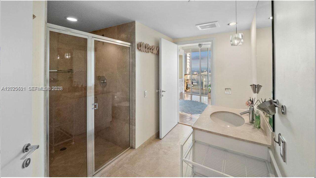 Icon at 450 Alton Rd, Miami Beach, FL 33139 - For Rent photo 16