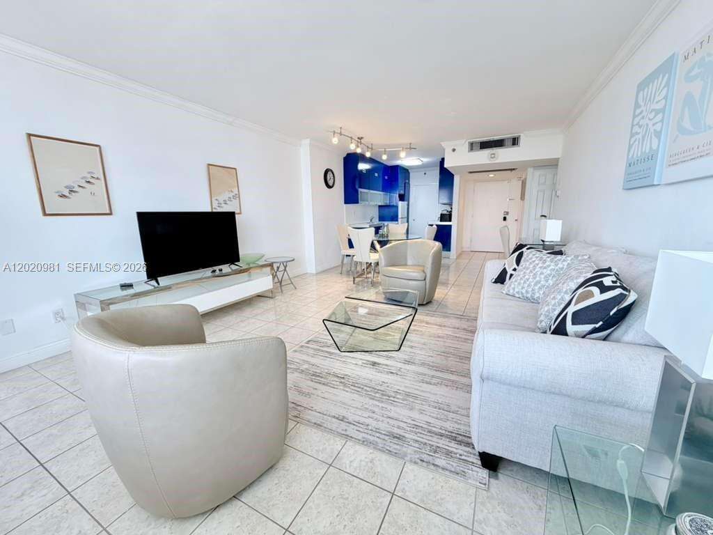 Decoplage at 100 Lincoln Rd, Miami Beach, FL 33139 - For Rent photo 3