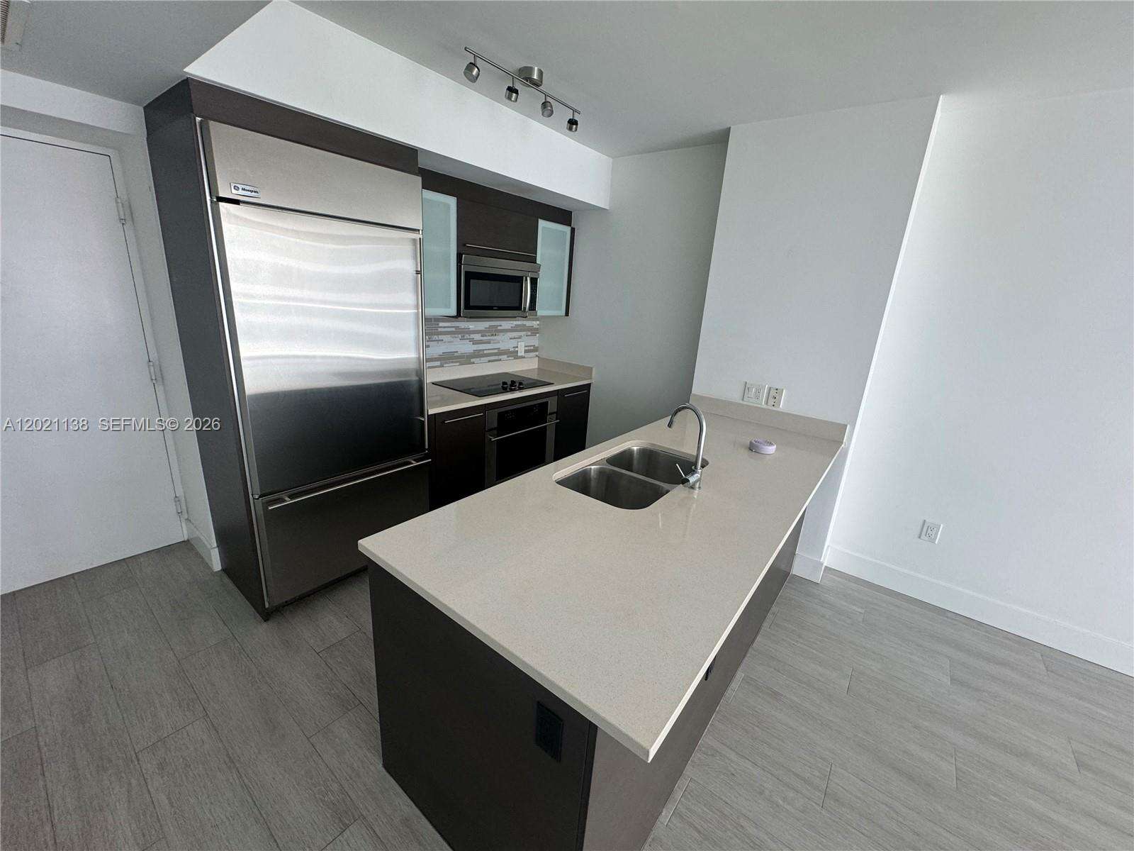 500 Brickell at 500 Brickell Ave, Miami, FL 33131 - For Rent photo 6