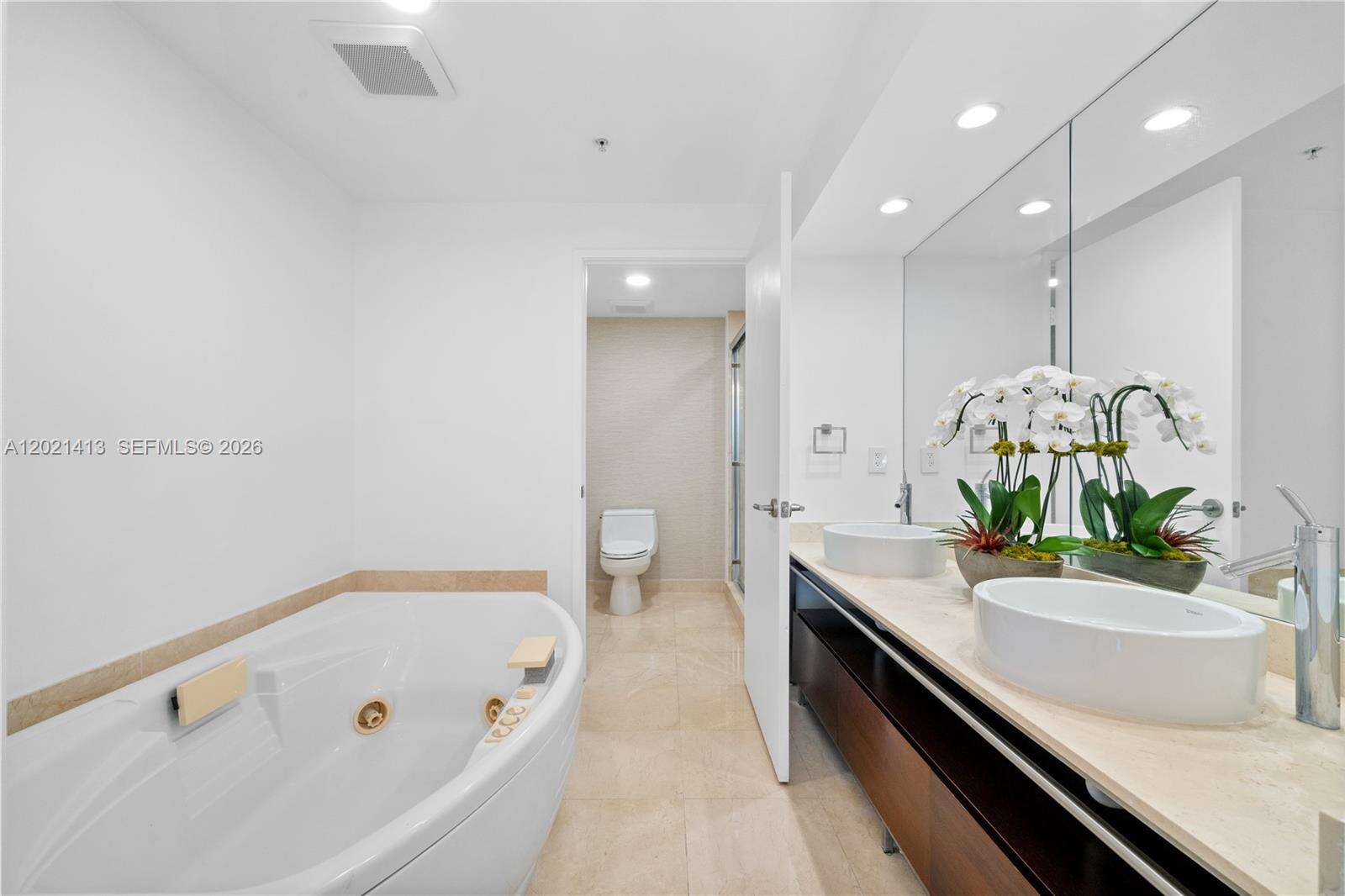 Sayan at 16275 Collins Ave, Sunny Isles Beach, FL 33160 - For Rent photo 17