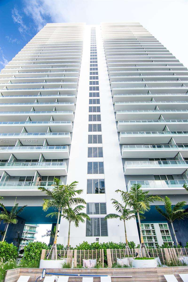 Brickell House at 1300 Brickell Bay Dr, Miami, FL 33131 - For Rent photo 40