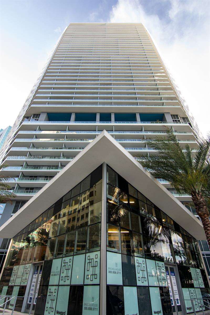Brickell House at 1300 Brickell Bay Dr, Miami, FL 33131 - For Rent photo 46
