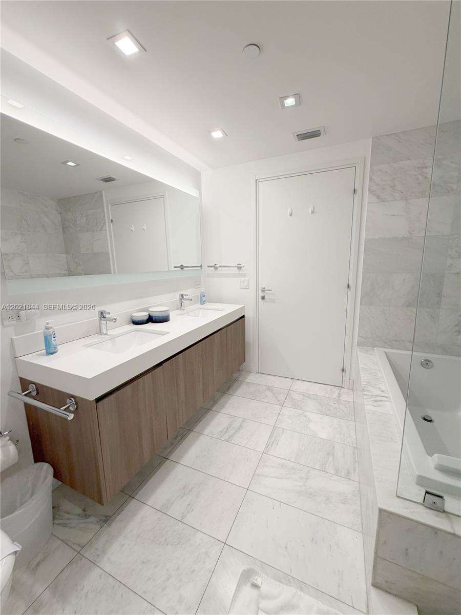 Tiffany House at 401 Birch Rd, Fort Lauderdale, FL 33304 - For Rent photo 11
