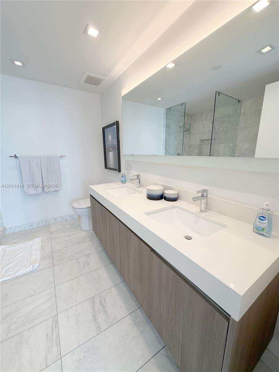 Tiffany House at 401 Birch Rd, Fort Lauderdale, FL 33304 - For Rent photo 13