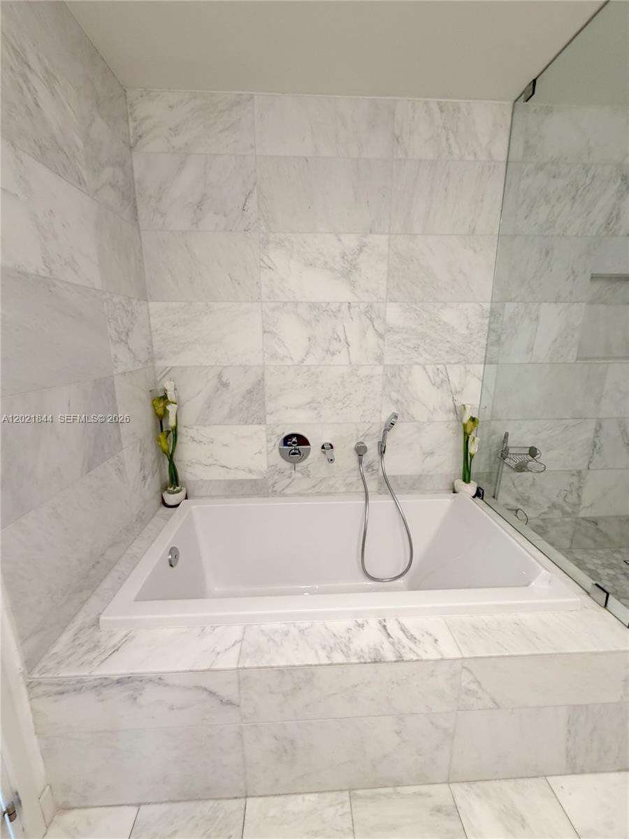 Tiffany House at 401 Birch Rd, Fort Lauderdale, FL 33304 - For Rent photo 15