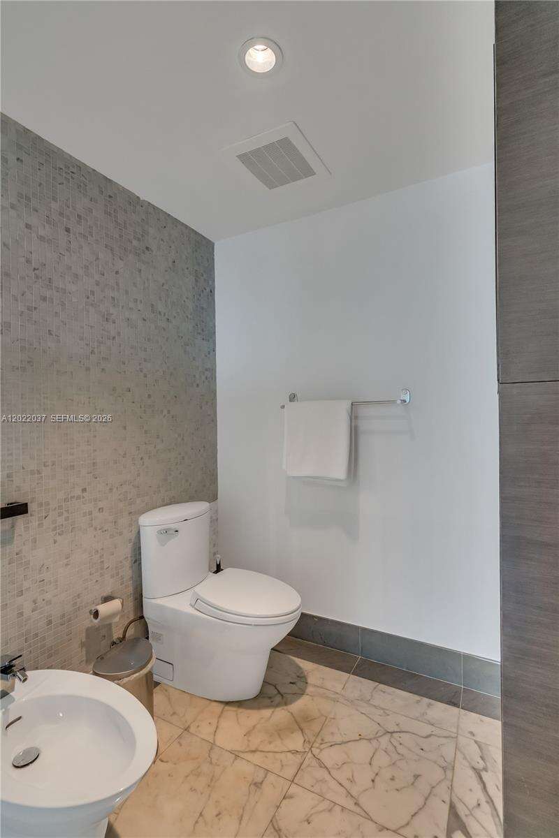 Epic Residences at 200 Biscayne Blvd Way, Miami, FL 33131 - For Rent photo 13